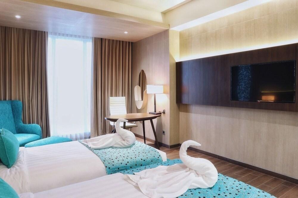 BW Luxury Hotel Jambi Exterior photo